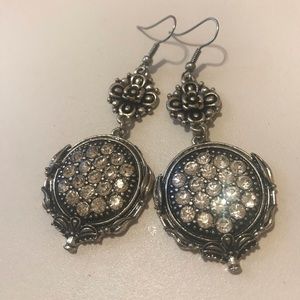 ❗️3/$10 Silver round dangling earrings